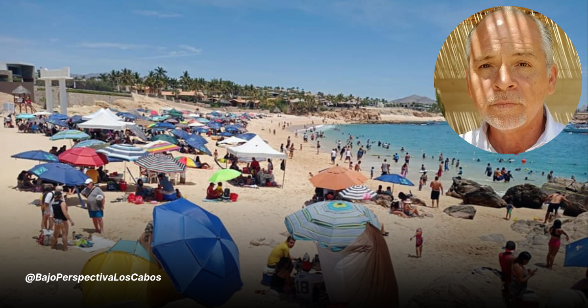 Playa llena de vacacionistas