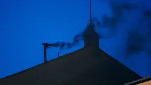 humo-negro-sale-chimenea-capilla