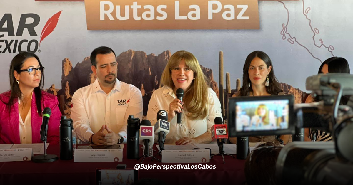 Autoridades anunciando nuevas rutas aéreas para La Paz