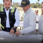 Autoridades revisando construcción CRIT