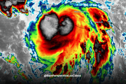 Erick tocando tierra en Oaxaca como huracán 3