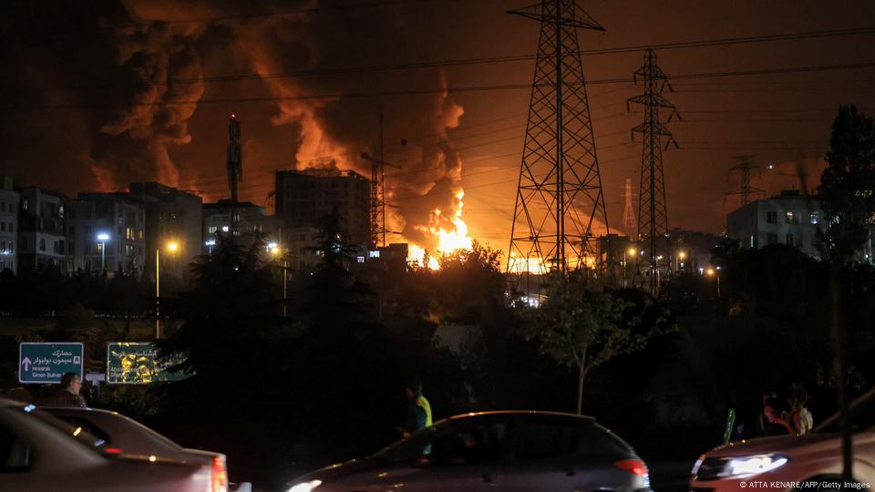 Incendio en depositos de combustible en Teherán
