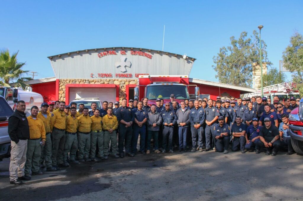 Brigadas que ayudaron en el incendio forestal de Tecate