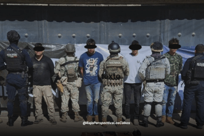 Hombres detenidos por militares y policias estatales