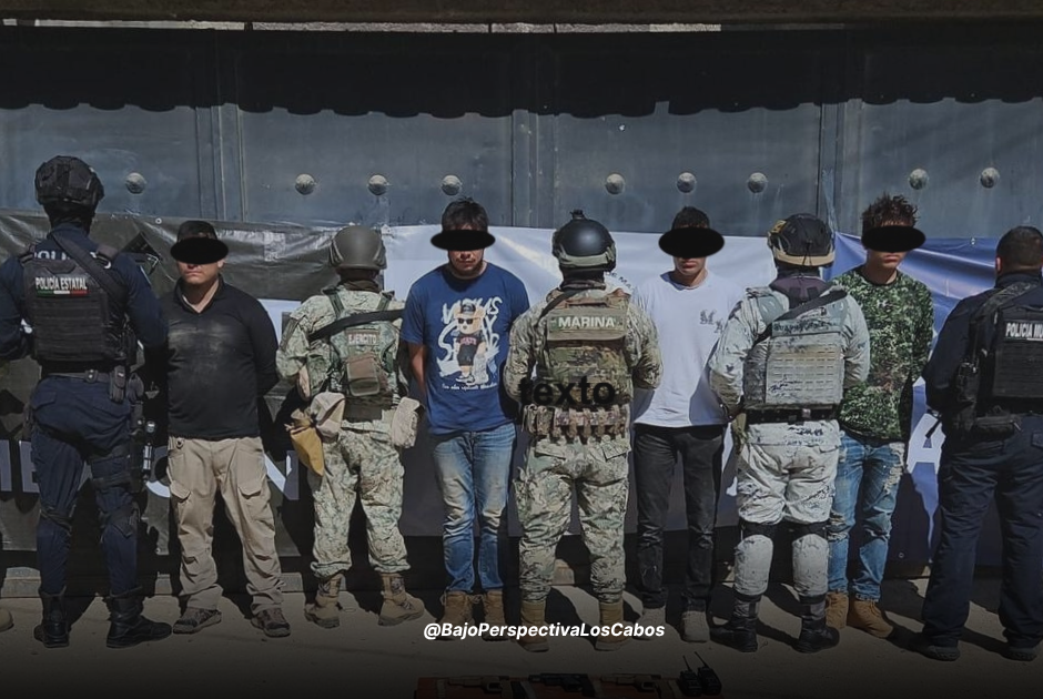 Hombres detenidos por militares y policias estatales