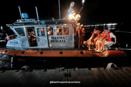 Marina rescata tripulantes que aterrizaron en el mar