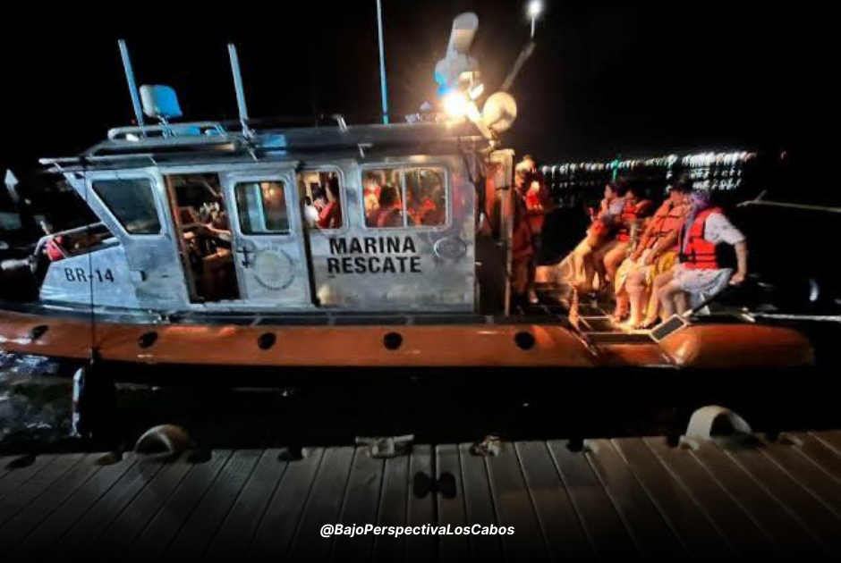 Marina rescata tripulantes que aterrizaron en el mar