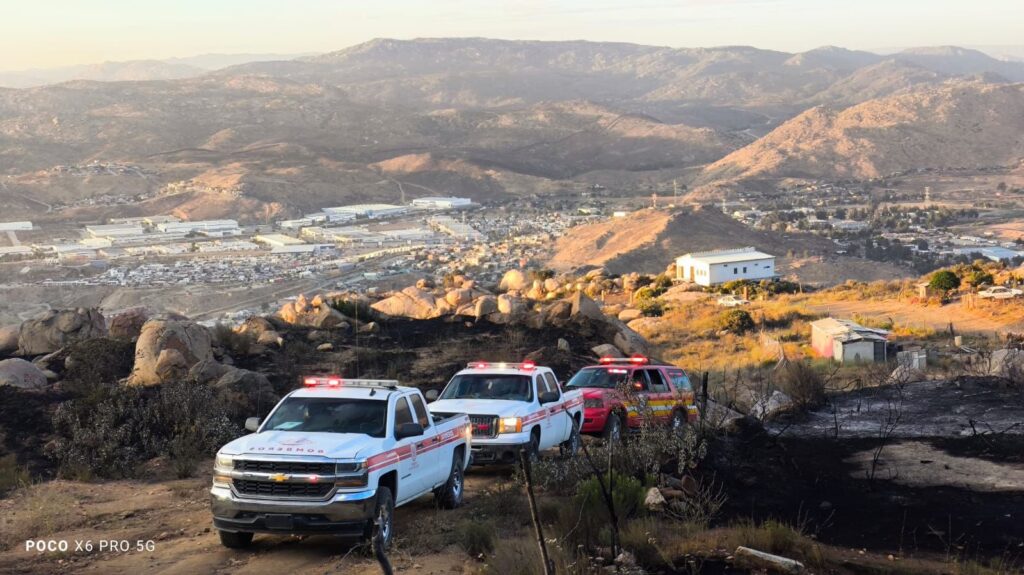 Vehículos de brigada de bomberos de SJC en Tecate