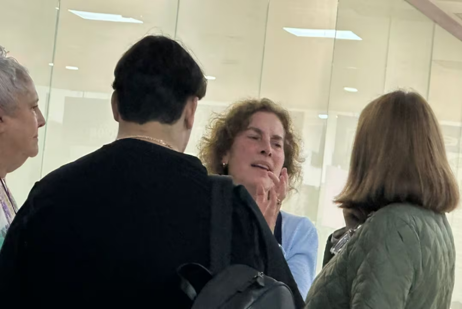 Gutiérrez Müller captada en el aeropuerto por columnista