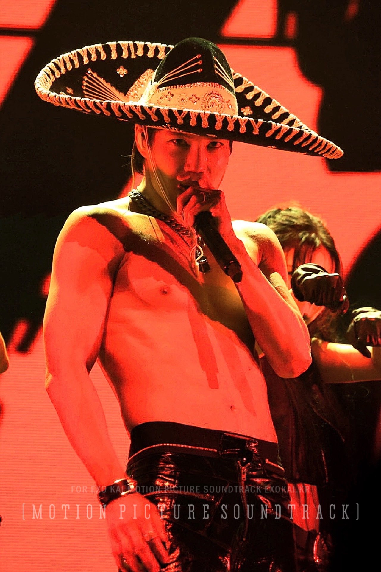 Kai con sombrero charro