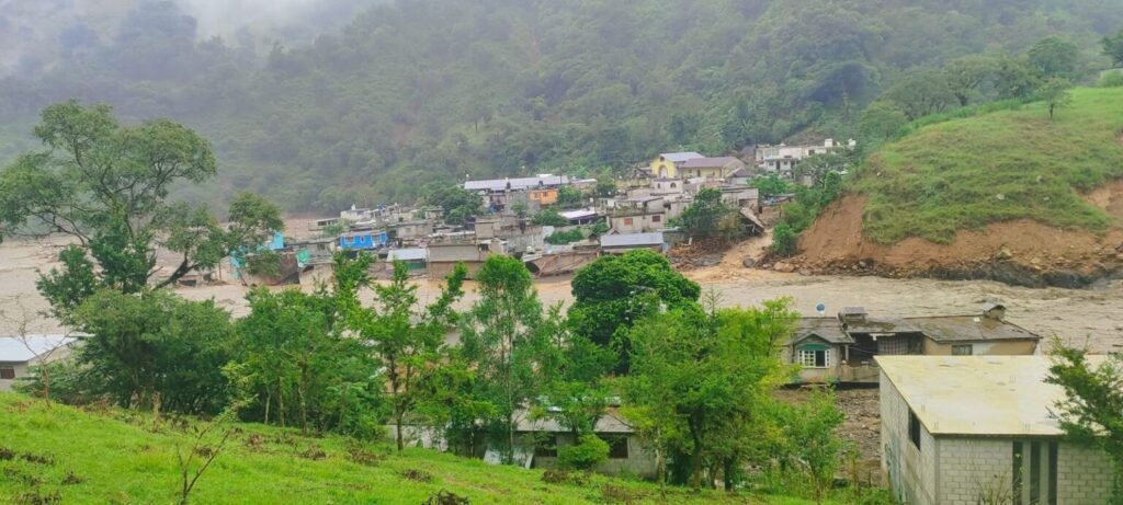 Poblado de Chapula Hidalgo afectado por río desbordado
