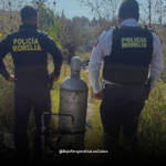 Policías municipales resguardando tanque de gas cloro