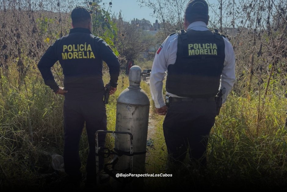 Policías municipales resguardando tanque de gas cloro