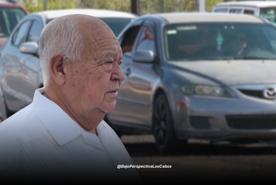 Gobernador Víctor Castro hablando sobre autos chocolate
