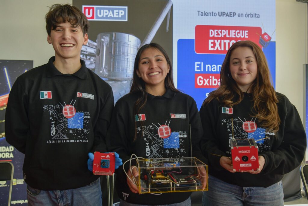 Jóvenes que lideran la misión de Gxiba-1